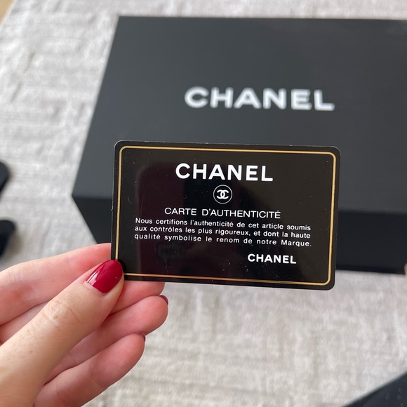 CHANEL Medium Bubble Graphic Messanger Bag - Picture 7 of 16